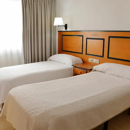 Pyr Aparthotel 3*