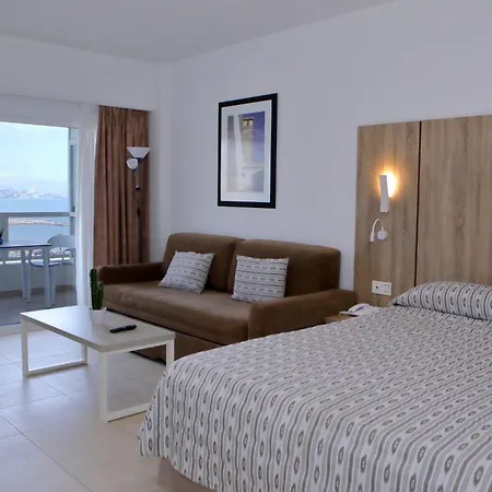 Pyr Aparthotel 3*