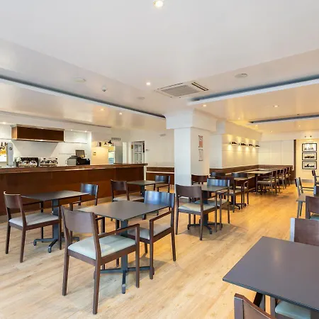 Pyr Lägenhetshotell 3*