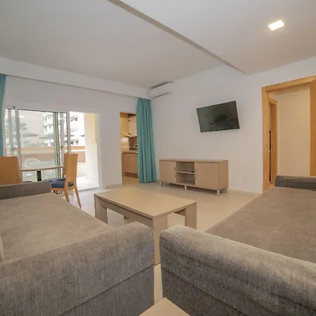 Pyr Aparthotel