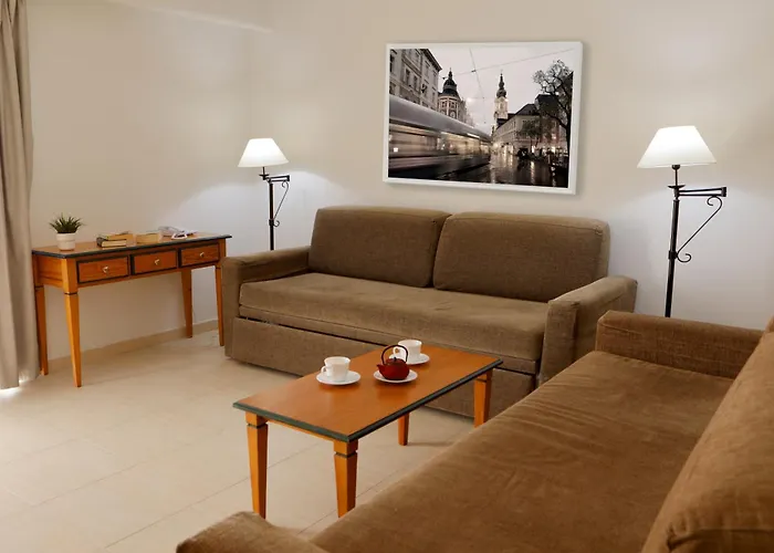 アパルタメントス Pyr 3* フエンヒロラ