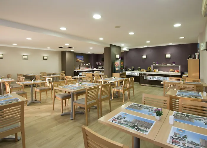 アパルタメントス Pyr 3* フエンヒロラ