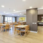 Pyr Aparthotel 3*