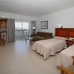 Pyr Aparthotel