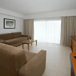 Pyr Aparthotel 3*