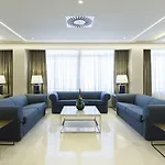 Pyr Aparthotel 3*